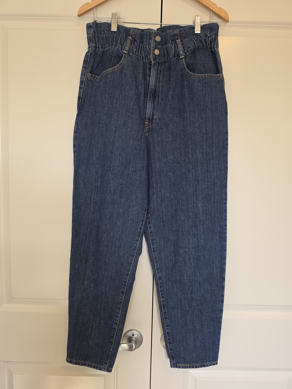 LEVI’S HIGH WAISTED PAPERBAG MOM JEANS DARK WASH W31